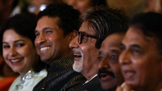 Amitabh Bachchan Presents Sunil Gavaskar And Gundappa Vishwanath Golden Bats