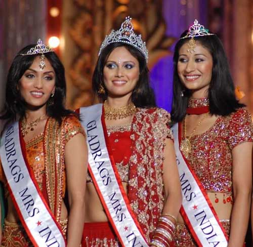 Ash's bhabhi Shrima Rai wins Gladrags Mrs.India 2009