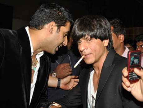 SRK breaks the ice for Vivek and Ash