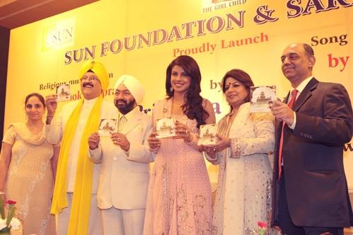 Dr. Ashok Chopra, Mr. Vikramjit Singh Sahney, Madhu Chopra with Priyanka Chopra