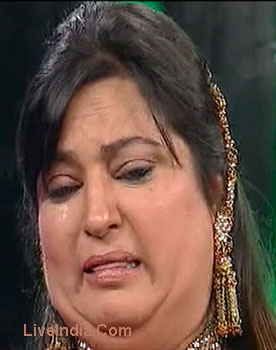 Dolly Bindra Weeping