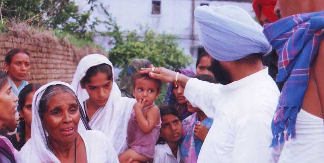 SH. M.S. Bitta MEETING TERRORISTS VICTIMS OF (AKSHARDHAM BOMB BLAST) IN GUJRAT