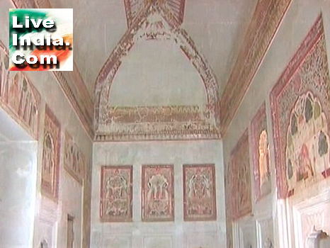 Paintings in the King's Bedroom of Orchha