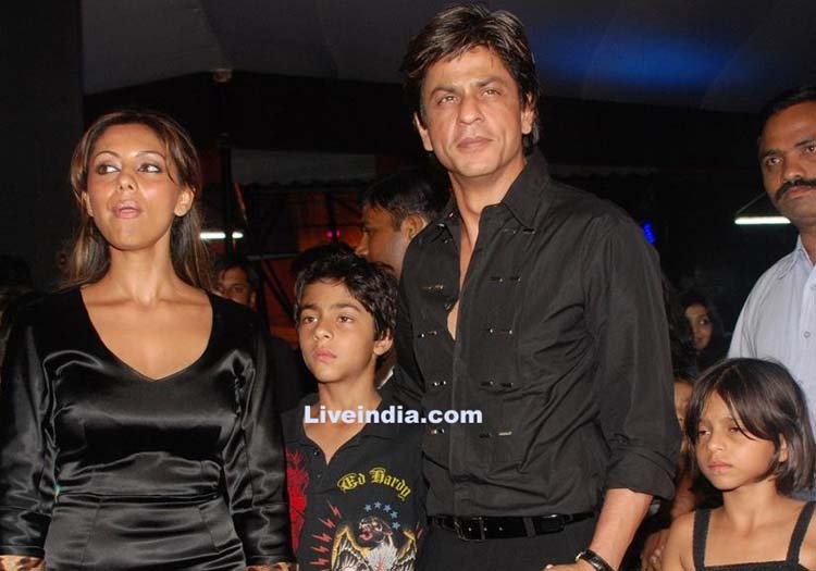 Shahrukh Khan - Gauri - Aryan - Suhana