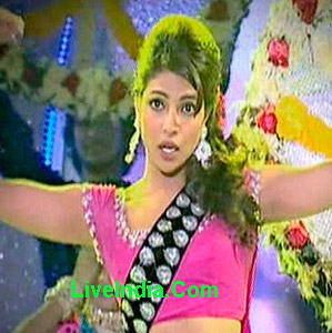 Priyanka's performance Pearls Wave Awards 2011