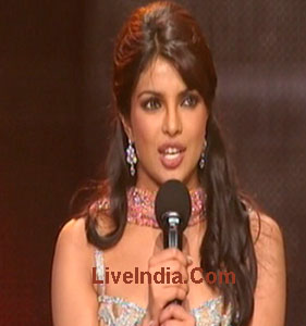 Priyanka pay a tribute to Asha Bhosle