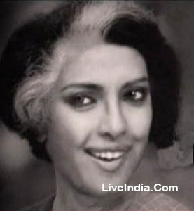 Priyanka Chopra to play Indira Gandhi