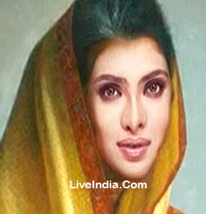 Priyanka Chopra to play Indira Gandhi