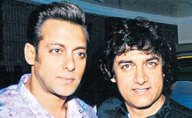 Aamir plays Dus Ka Dum with Salman