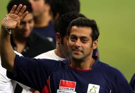 Salman Khan organise a cricket match in Dubai