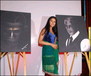 Salman Khan gifts ‘Ghajini’ paintings to Aamir